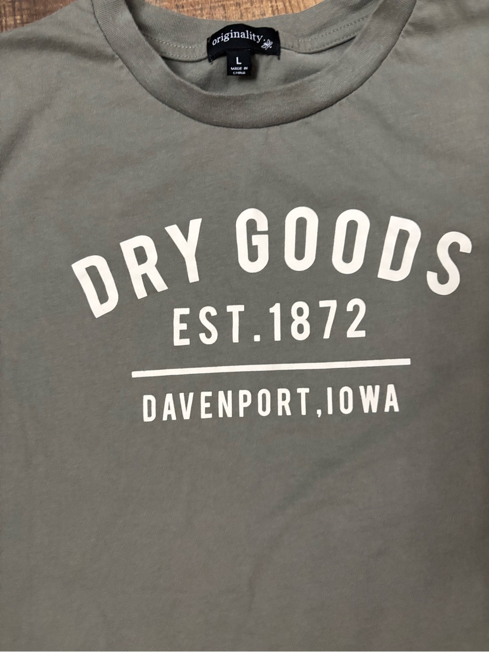 Dry Goods Women’s size Large Crew Neck Baby Tee T-Shirt in Olive green - Picture 2 of 6